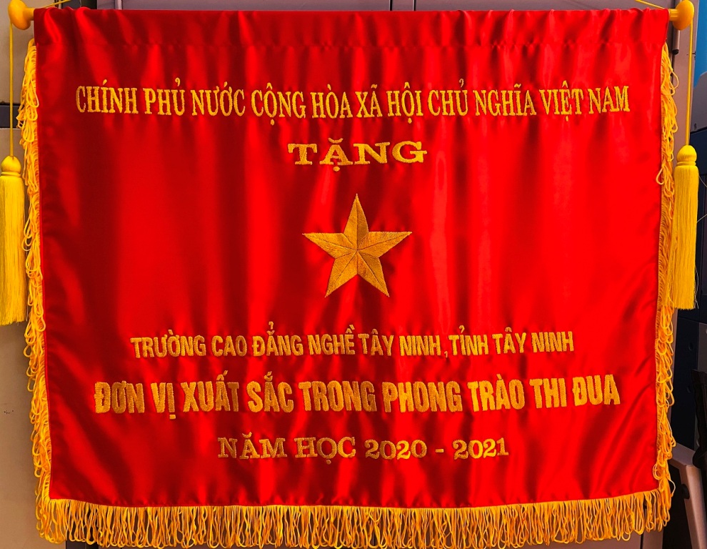 Trường Cao đẳng nghề Tây Ninh nhận Cờ Chính phủ năm học 2020-2021